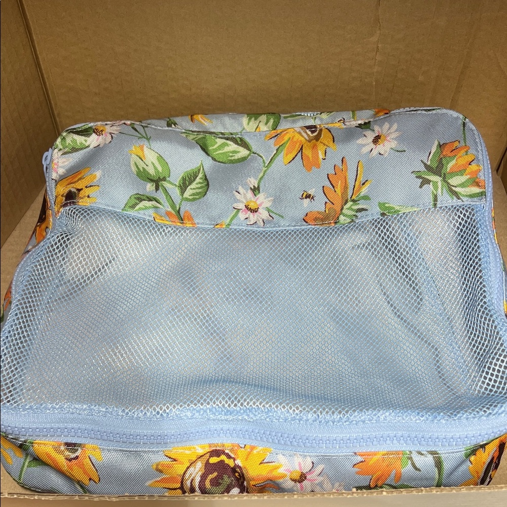 Vera Bradley 3pc Travel Set - Picture 2 of 8